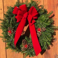 traditional-wreath-red-brick-bow