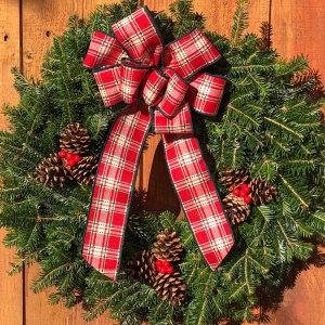 traditional-wreath-holiday-plaid-bow